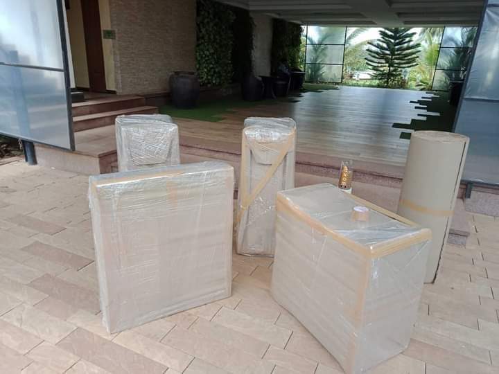 Leo Movers Packers team at work in Gurgaon