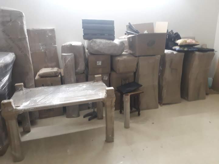 Leo Movers Packers team at work in Gurgaon