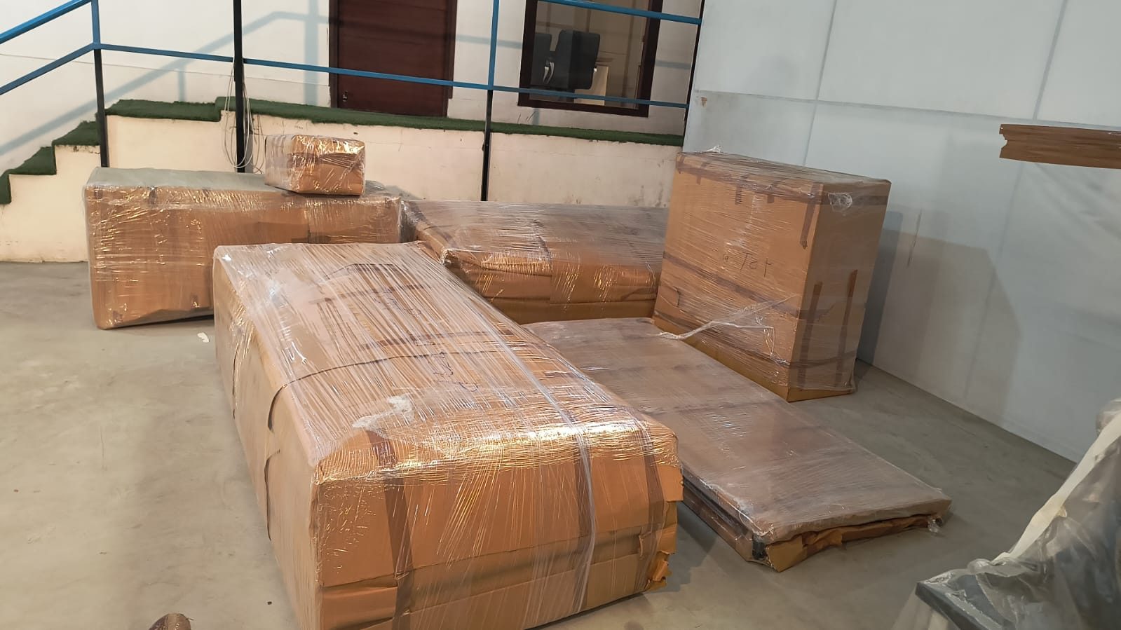 Leo Movers Packers loading and transport work in Gurgaon